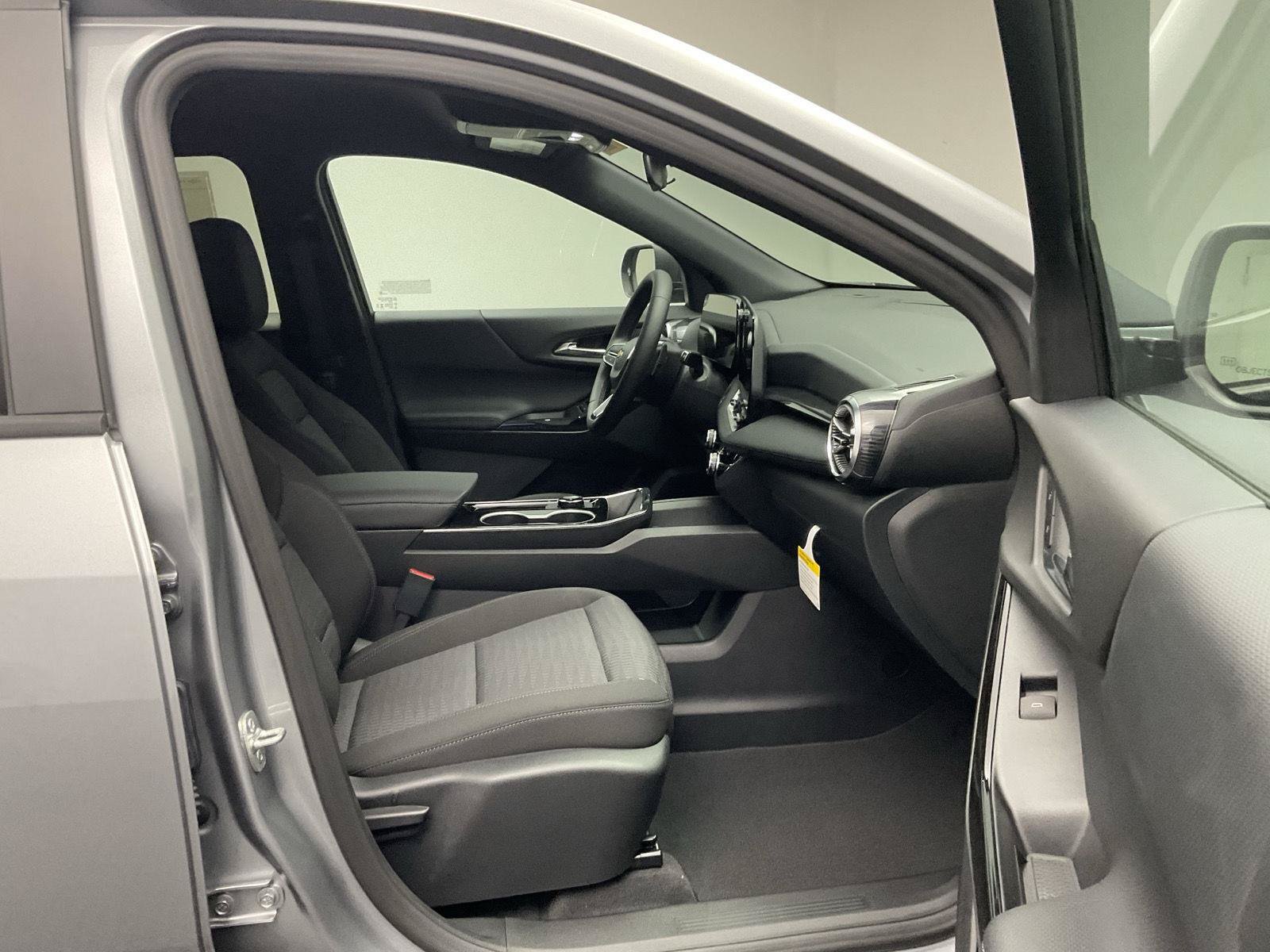 New 2027 Chevrolet Equinox LT FWD image 24