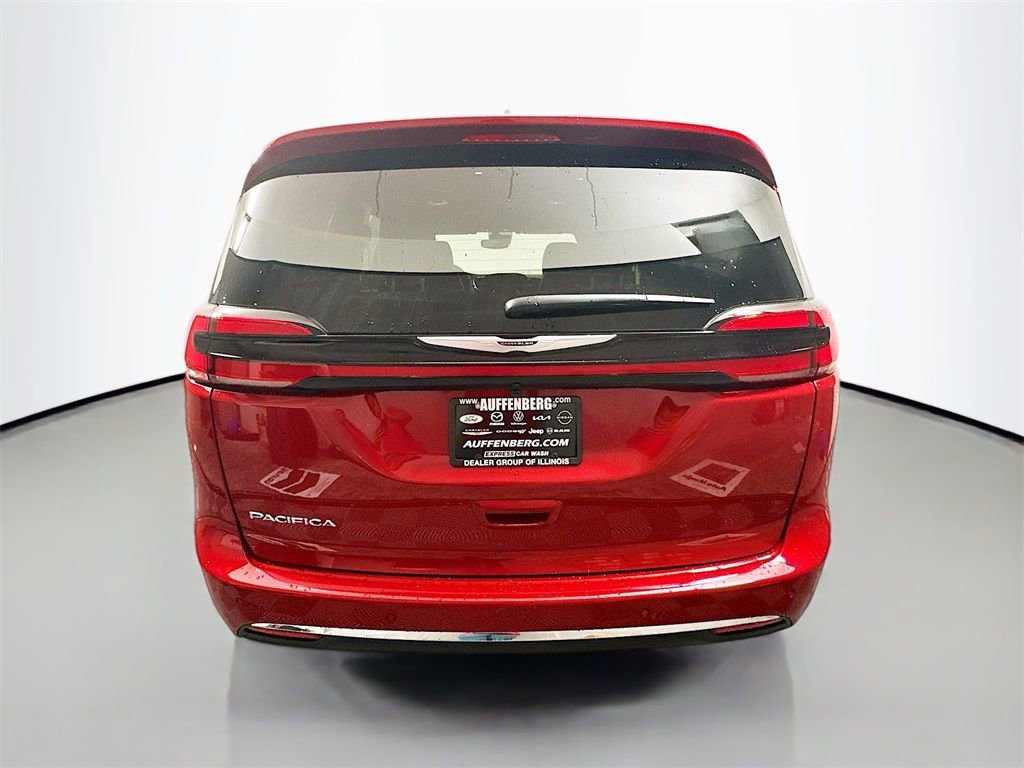 New 2026 Chrysler Pacifica Select image 8