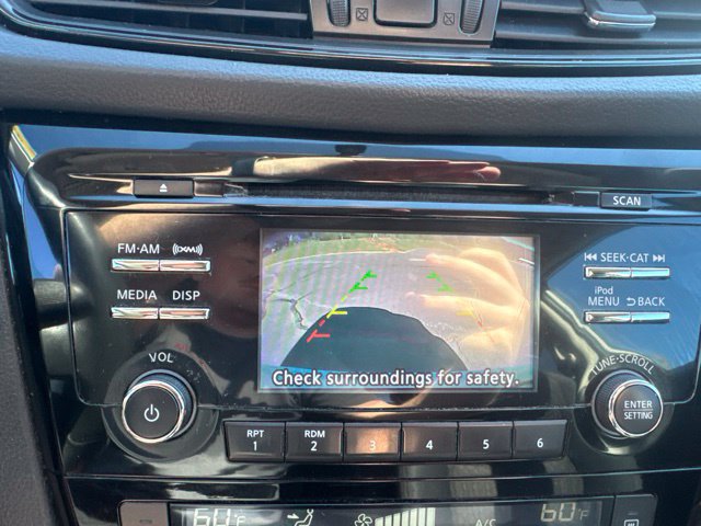 Used 2017 Nissan Rogue SV AWD/4WD image 18