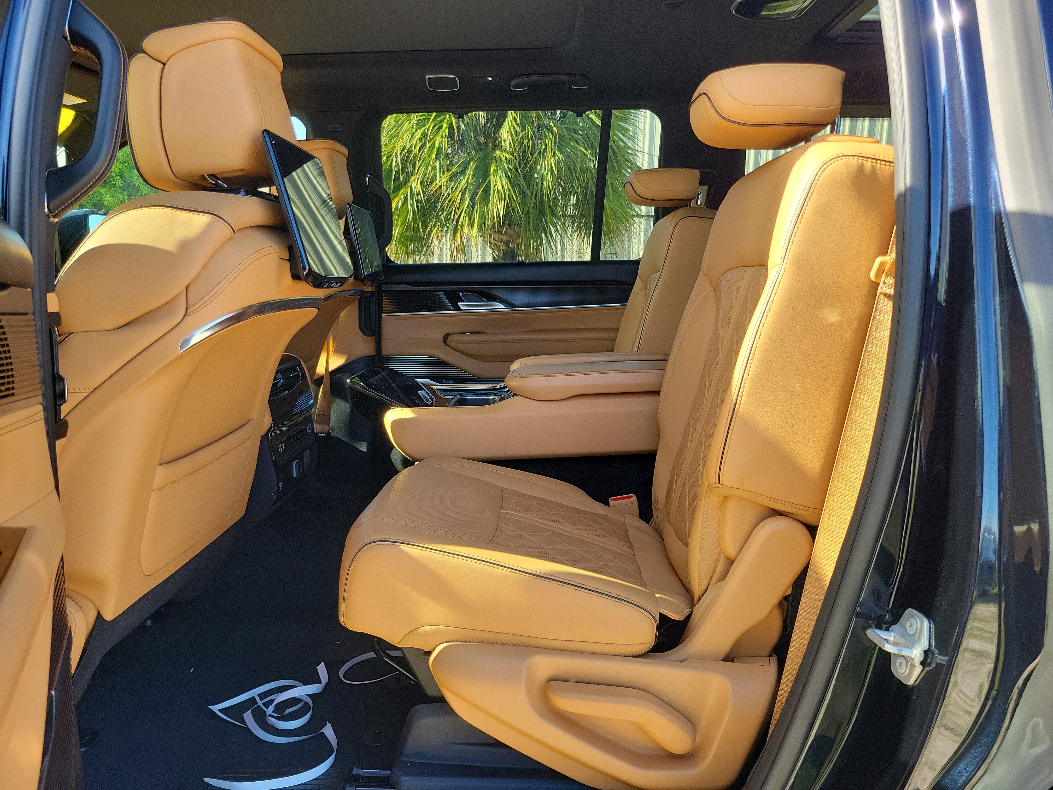 Used 2025 Jeep Grand Wagoneer Series III w/ Rear Seat Video Group 1 AWD/4WD image 8