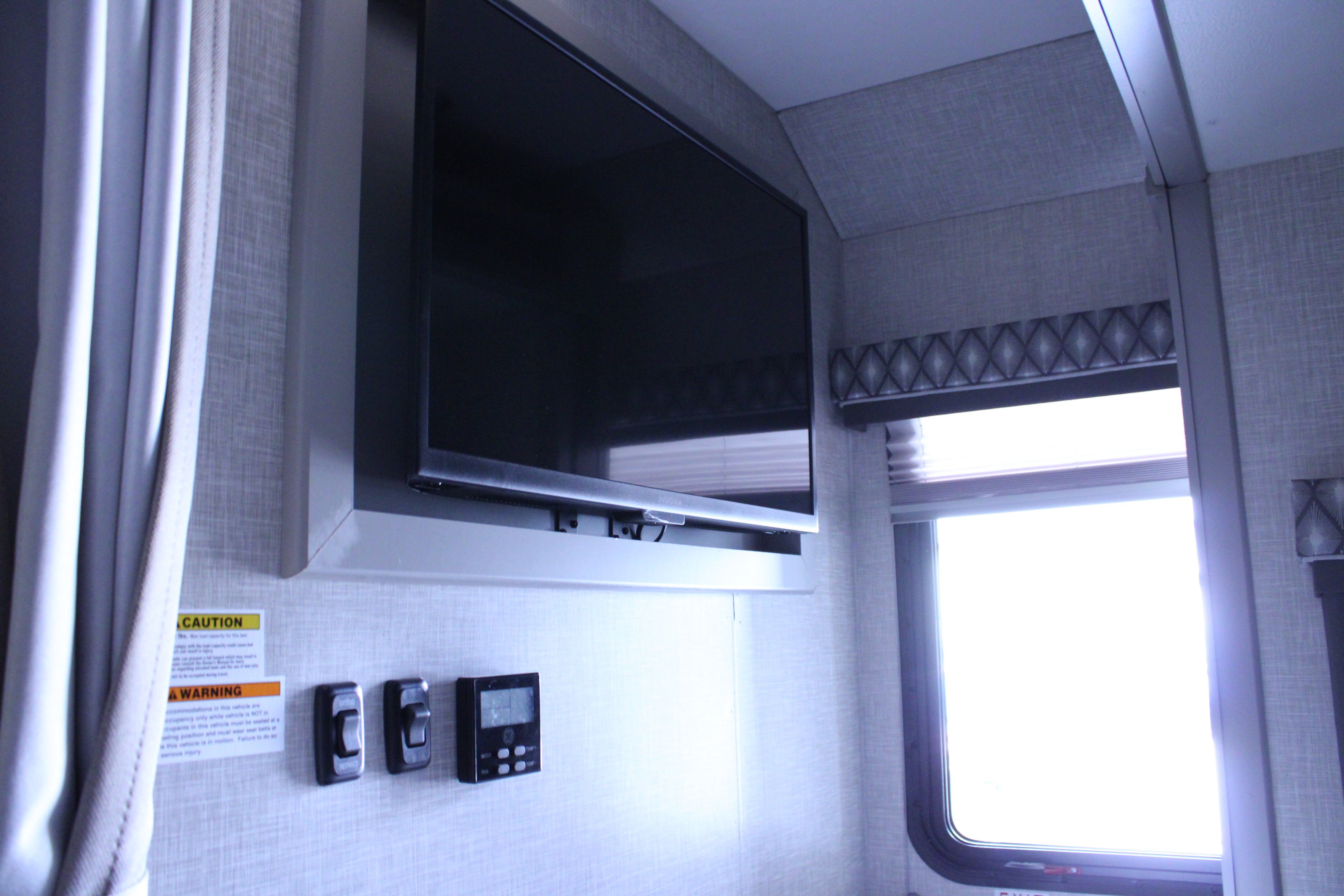 Used 2023 Ford E-450 and Econoline 450 Super Duty w/ Motorhome Prep Package RWD image 19