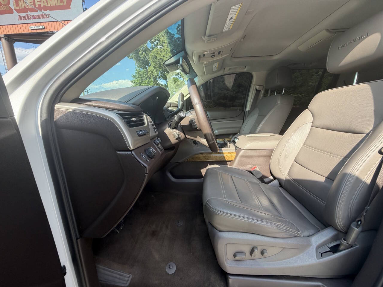 Used 2017 GMC Yukon XL Denali w/ Open Road Package RWD image 5