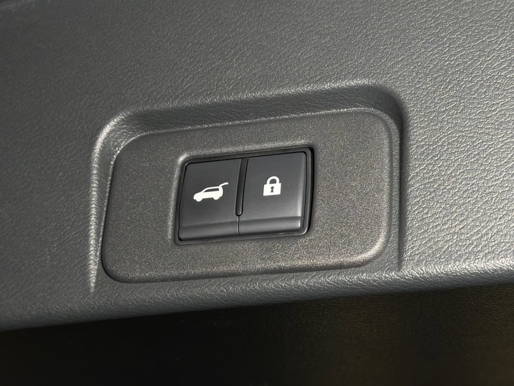 Used 2025 Nissan Rogue SV AWD/4WD image 7