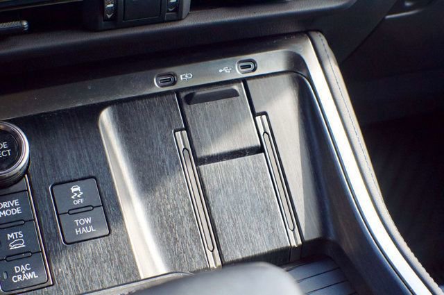 Used 2024 Lexus GX 550 image 33