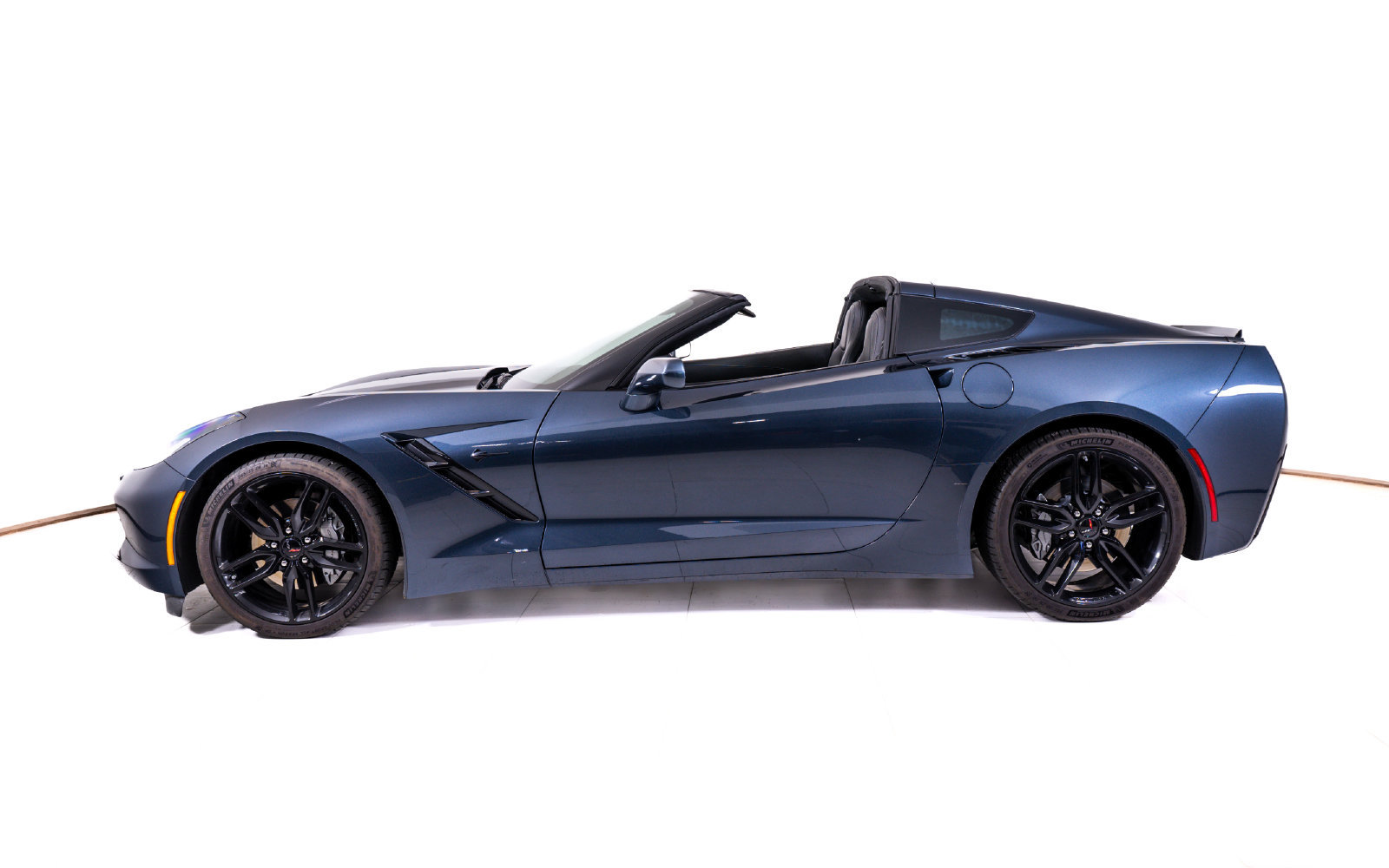 Used 2019 Chevrolet Corvette Stingray Coupe w/ Battery Protection Package RWD image 3