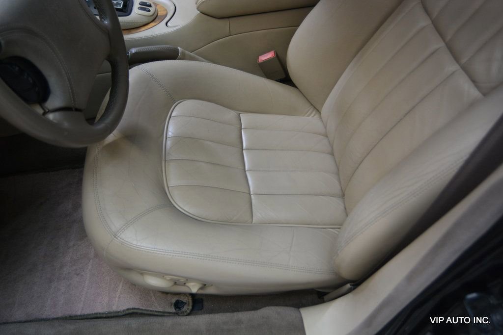 Used 2000 Jaguar XJ8 image 16