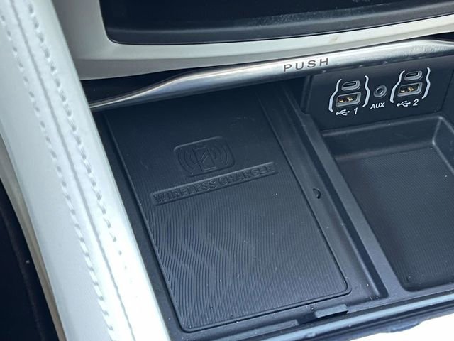 Used 2023 Chrysler Pacifica Limited image 34