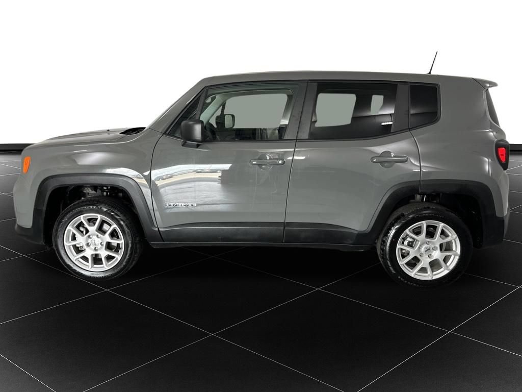 Used 2023 Jeep Renegade Latitude AWD/4WD image 2