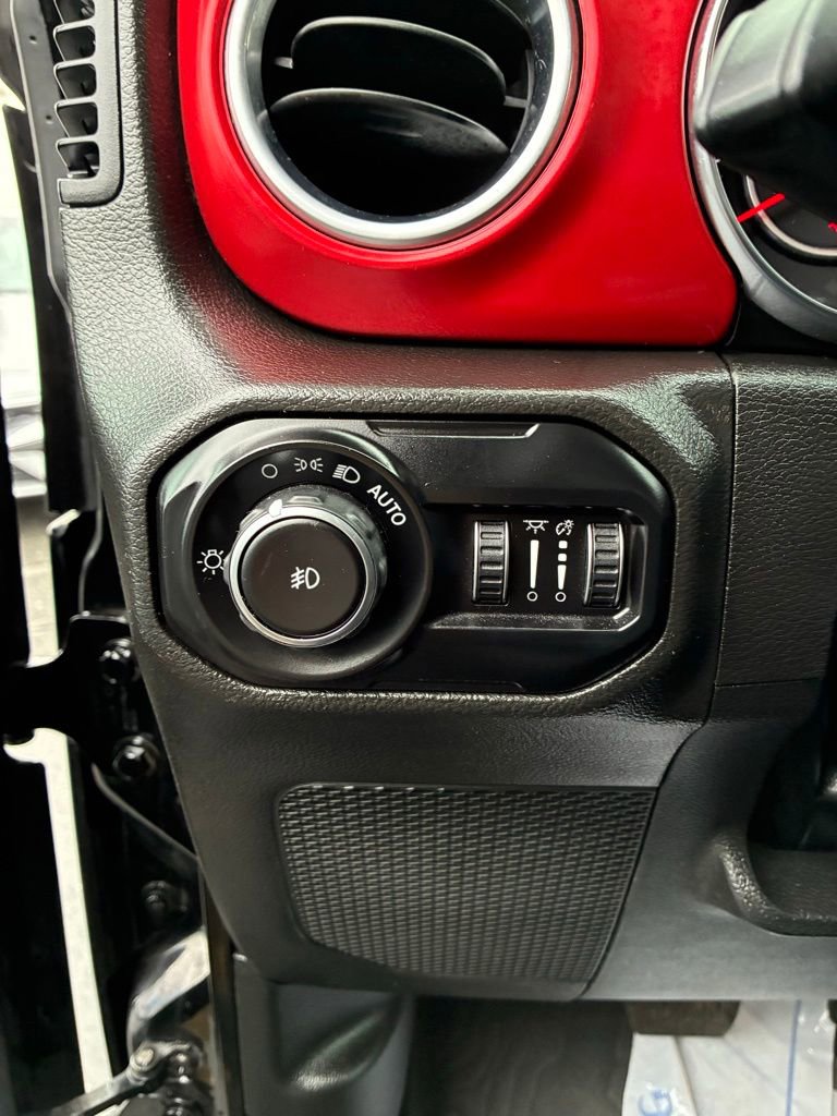 Used 2022 Jeep Wrangler Unlimited Rubicon w/ LED Lighting Group image 31