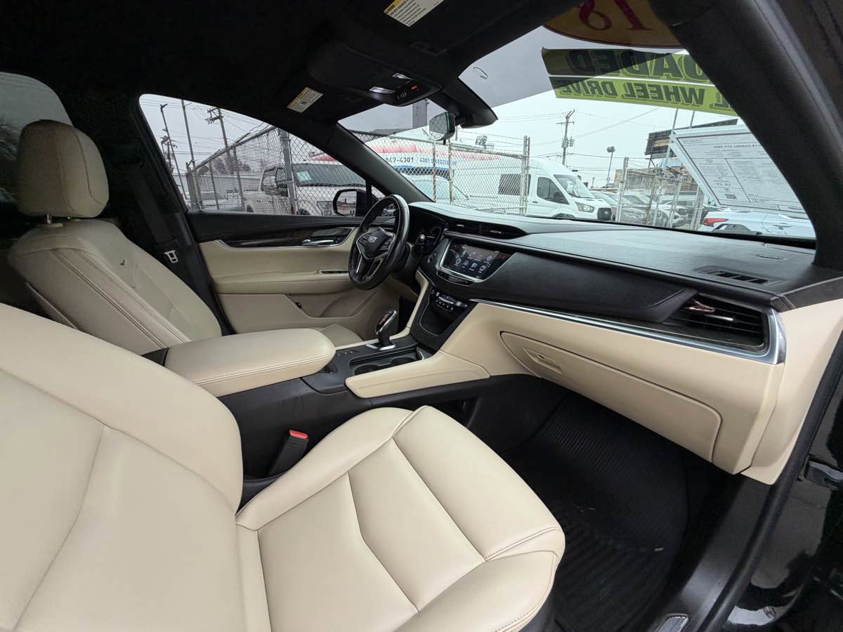 Used 2018 Cadillac XT5 AWD image 23