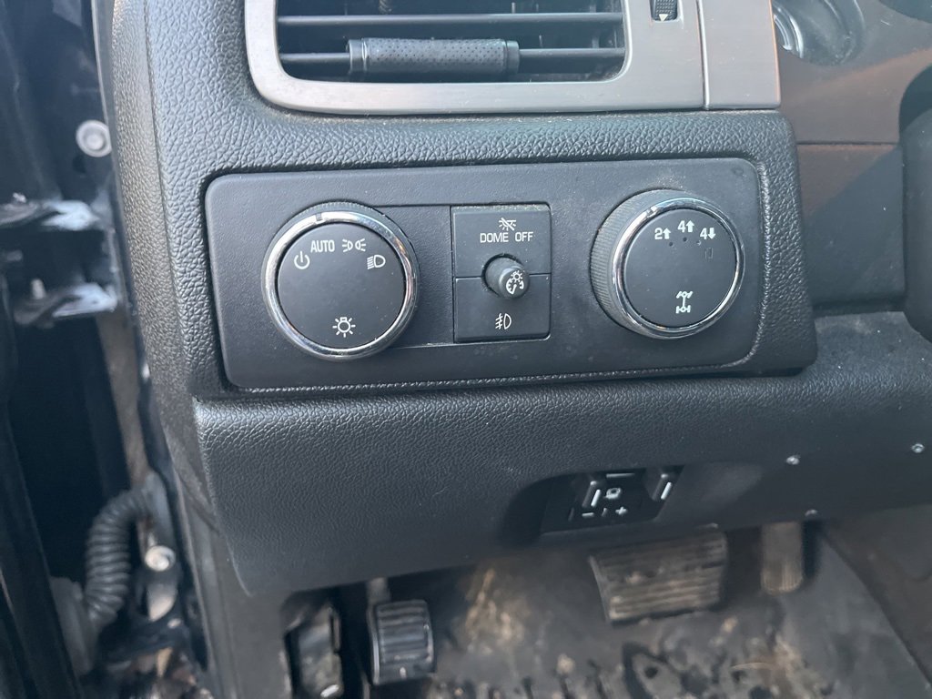 Used 2013 Chevrolet Silverado 2500 LTZ w/ LTZ Plus Package image 11