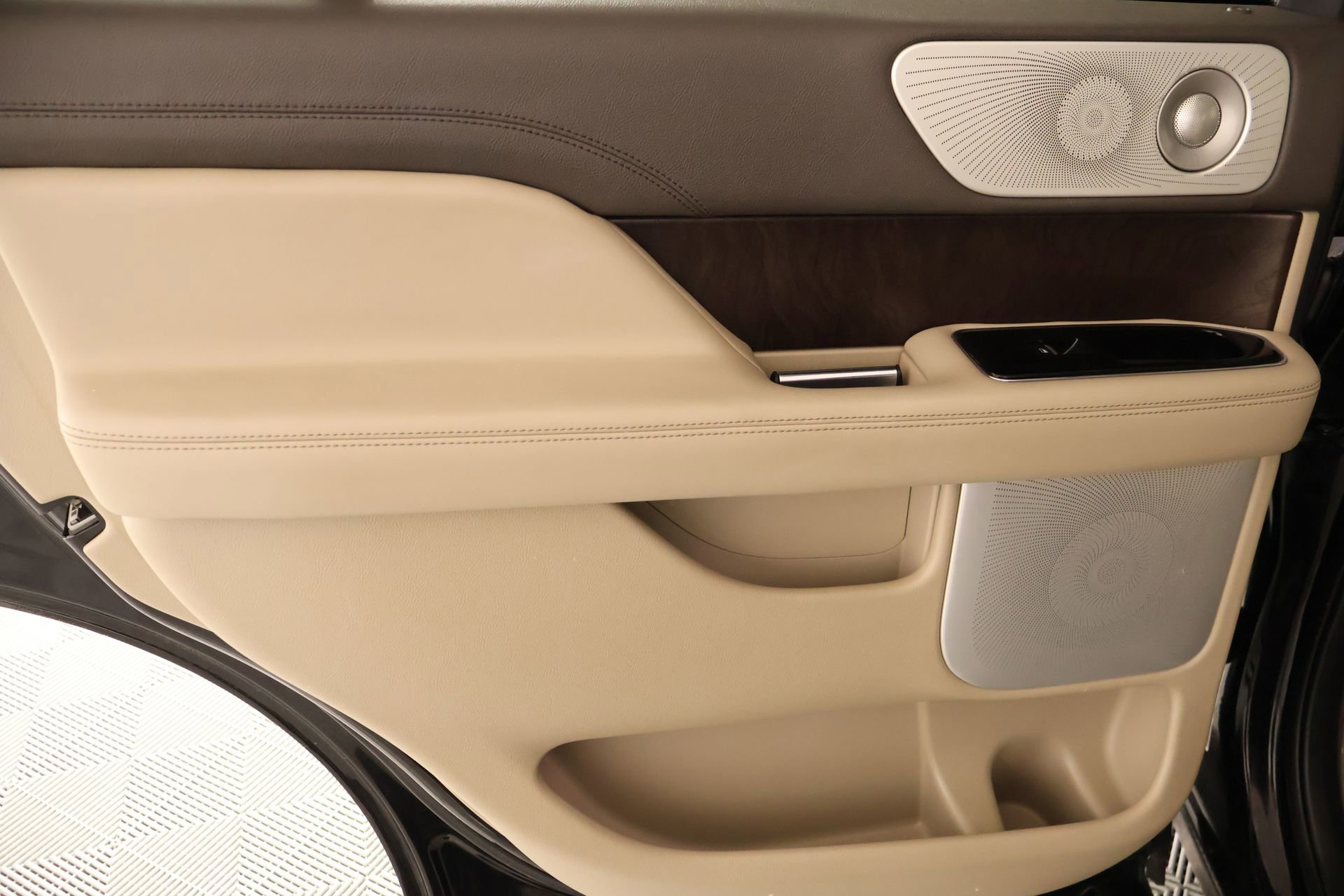 Used 2022 Lincoln Navigator Reserve image 19