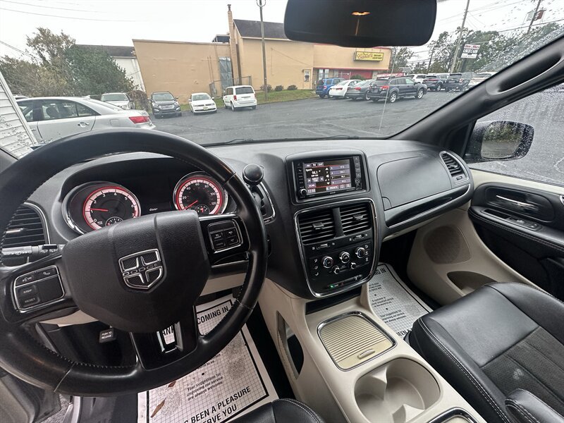 Used 2020 Dodge Grand Caravan SXT FWD image 15