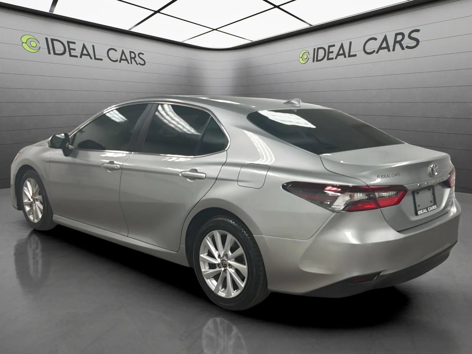 Used 2021 Toyota Camry LE w/ Carpet Mat Package (TMS) FWD image 7