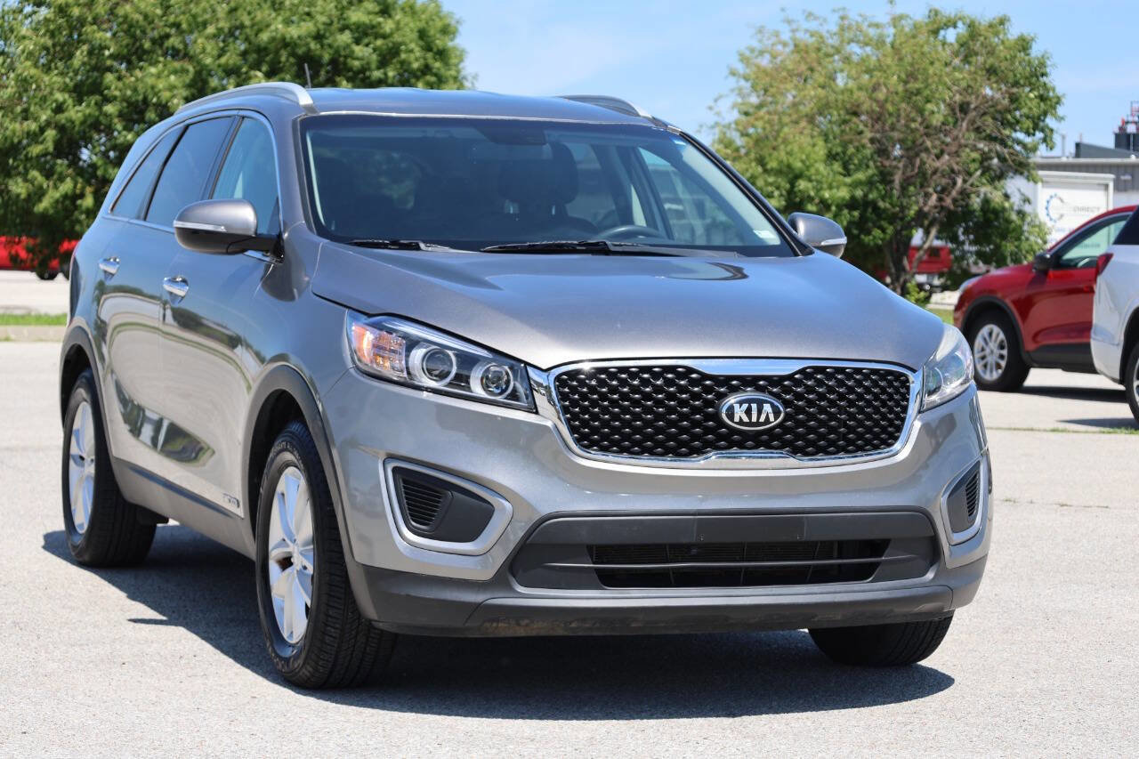 Used 2016 Kia Sorento LX image 4