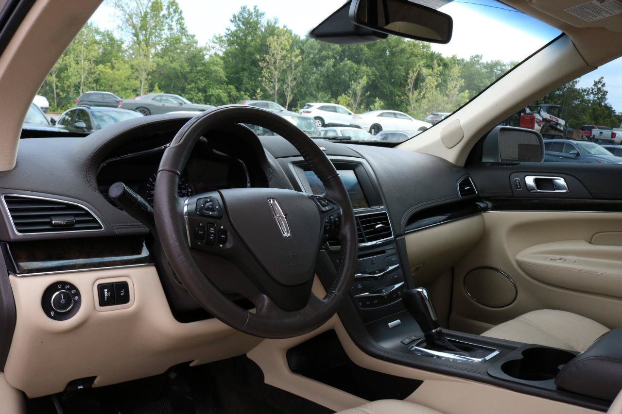 Used 2019 Lincoln MKT AWD image 23