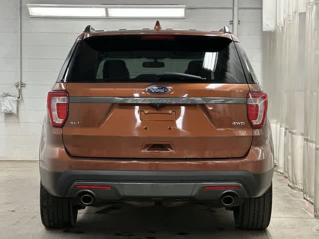 Used 2017 Ford Explorer XLT w/ Equipment Group 202A AWD/4WD image 4