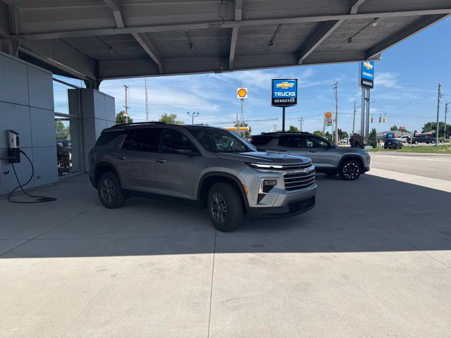 New 2026 Chevrolet Traverse LT w/ Driver Confidence Package FWD image 3
