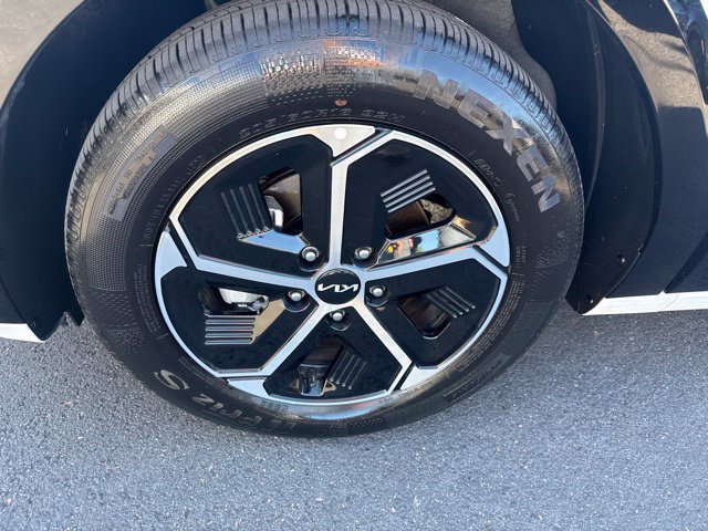 Certified 2024 Kia Niro FWD image 10