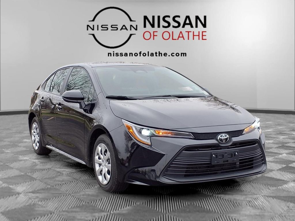 Used 2025 Toyota Corolla LE FWD image 29