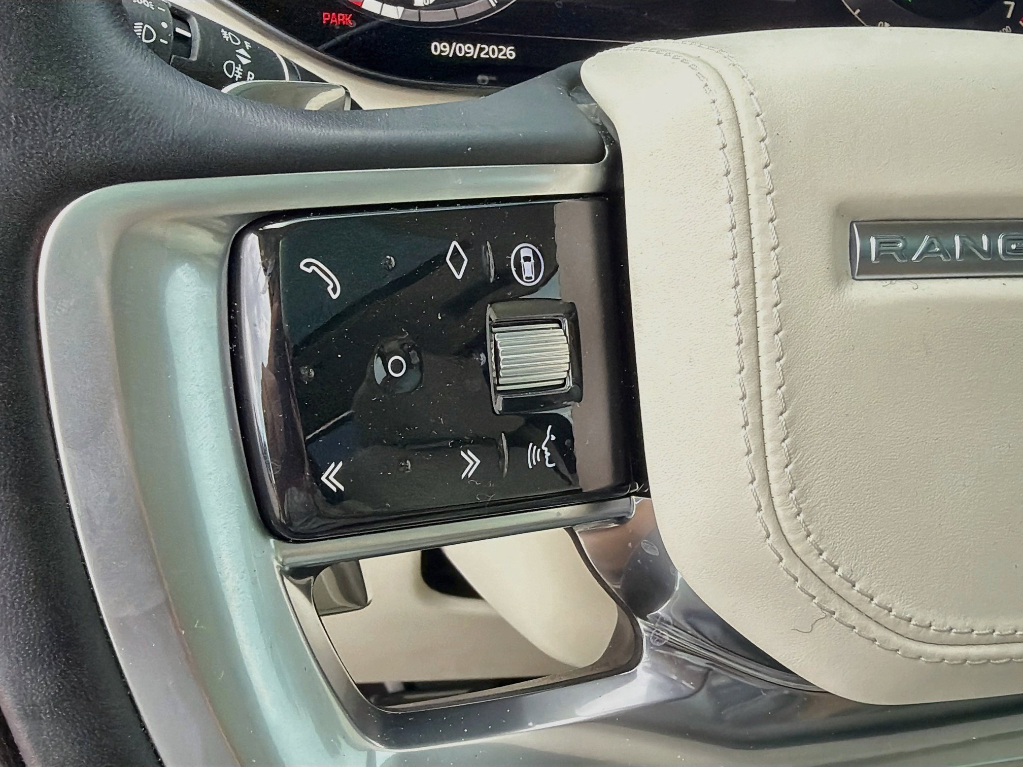 Used 2025 Land Rover Range Rover Autobiography AWD/4WD image 36
