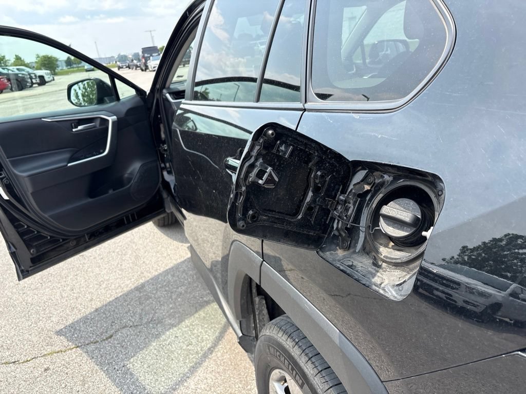 Used 2025 Toyota RAV4 XLE FWD image 8