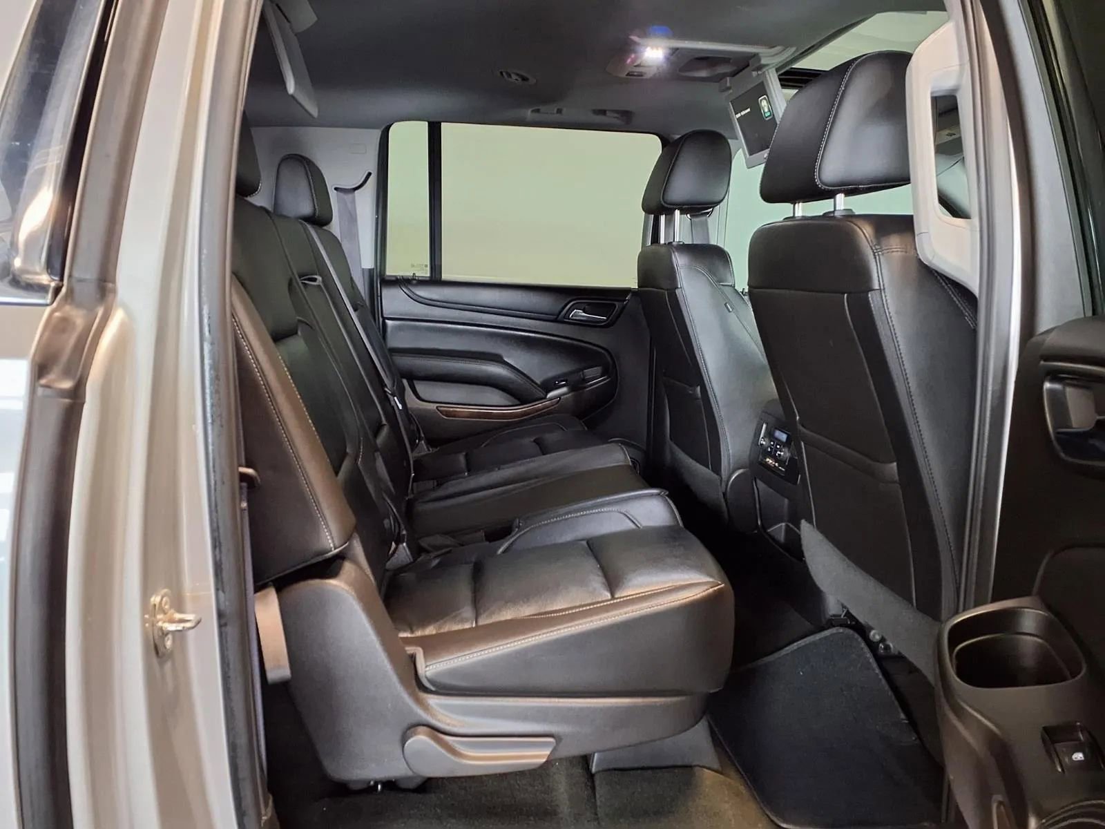 Used 2016 Chevrolet Suburban LT AWD/4WD image 12