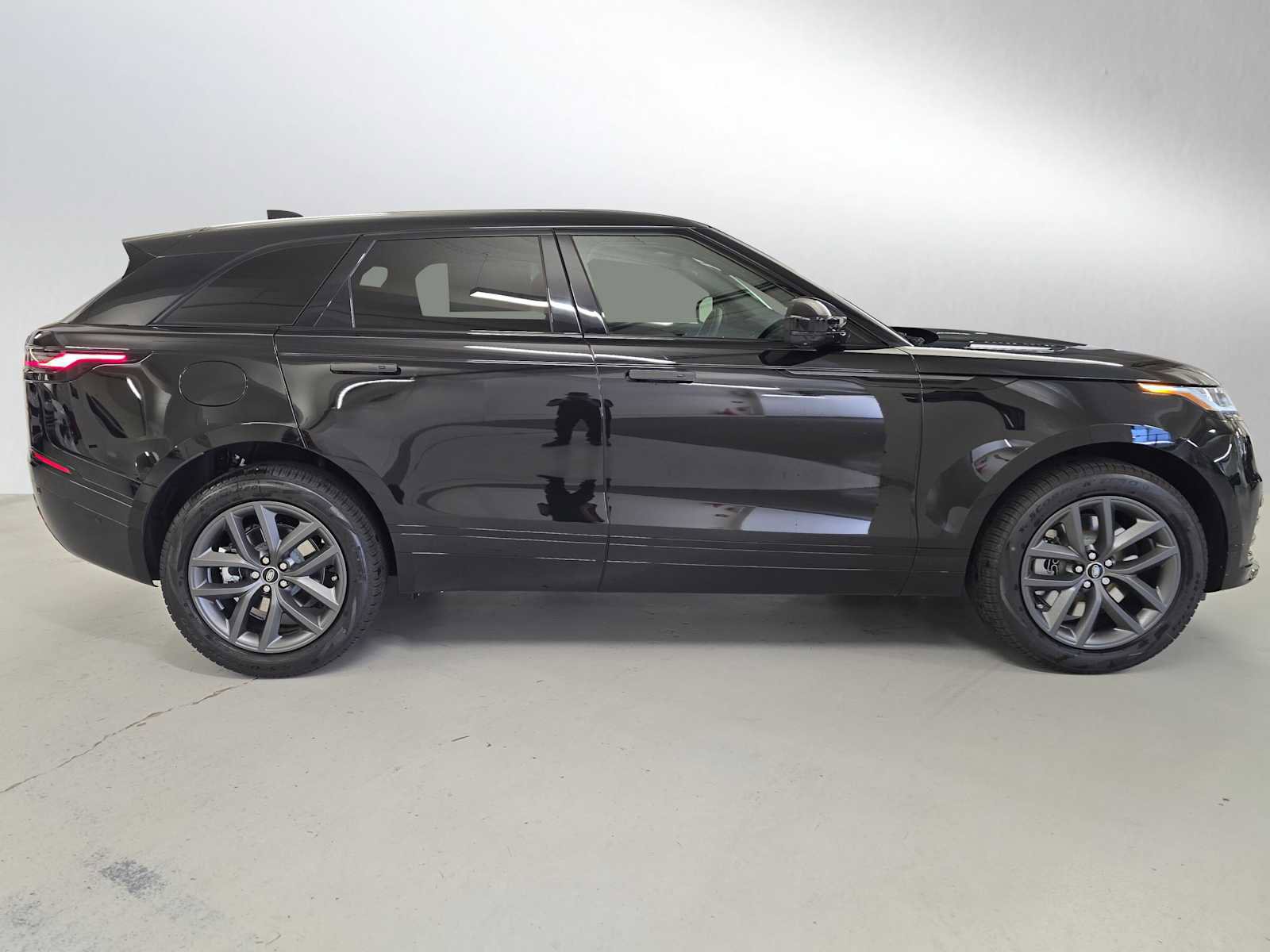 New 2026 Land Rover Range Rover Velar Dynamic SE image 8