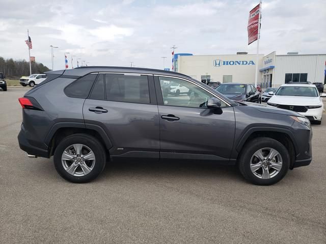 Used 2025 Toyota RAV4 XLE AWD/4WD image 4
