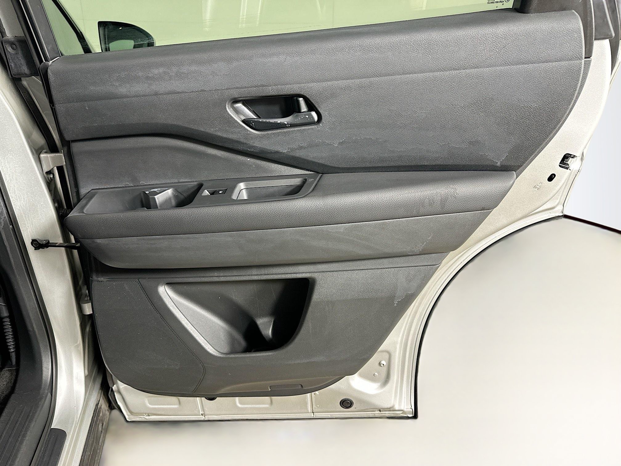 Used 2025 Nissan Pathfinder SV AWD/4WD image 31
