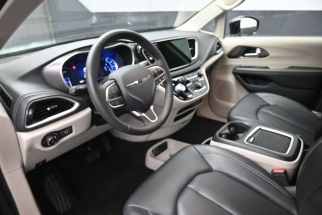 Used 2024 Chrysler Pacifica Limited FWD image 19