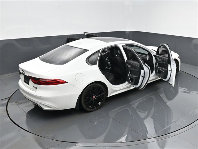 Used 2022 Jaguar XF R-Dynamic SE image 29