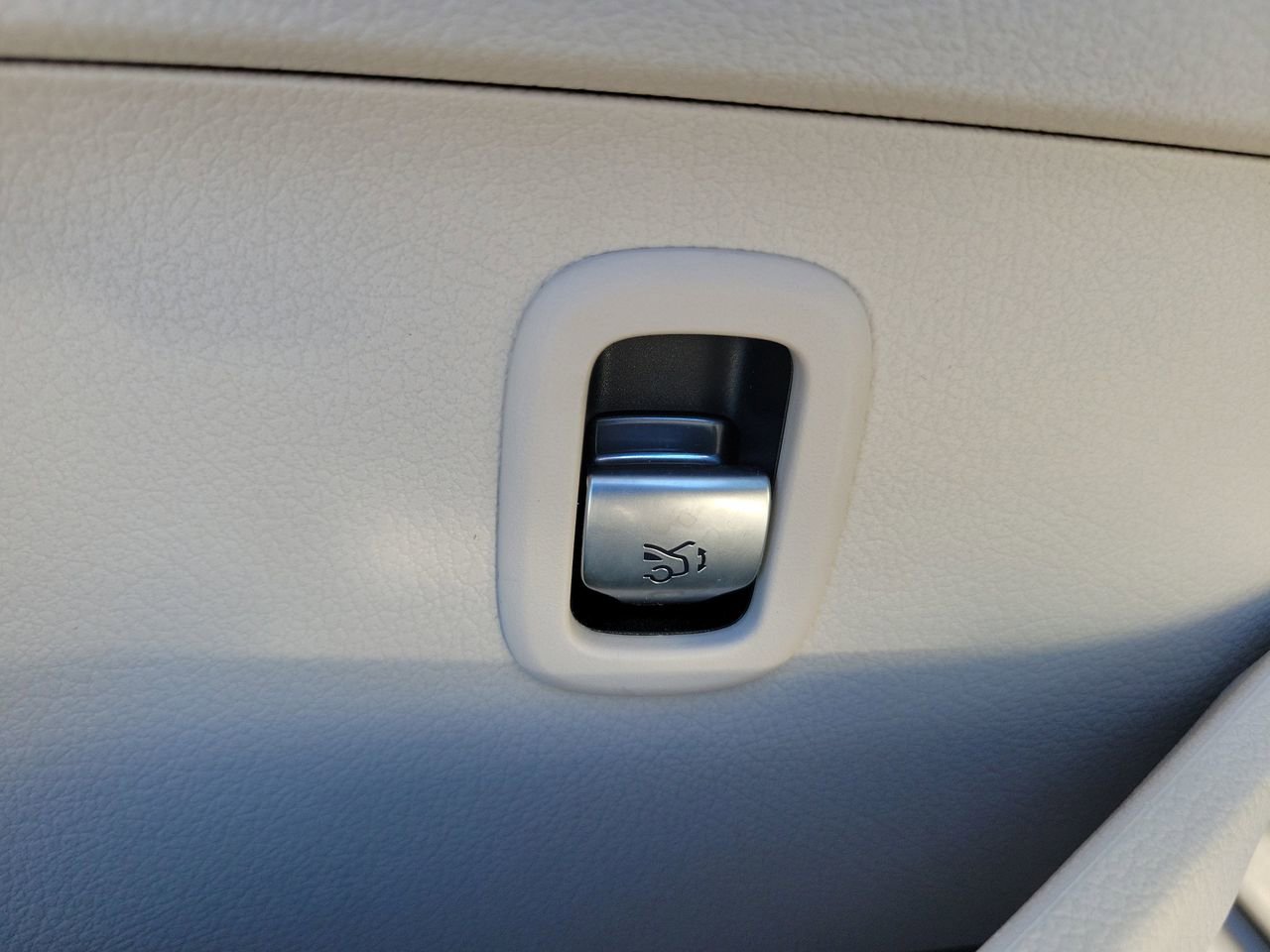 Used 2022 Mercedes-Benz C 300 Sedan image 21