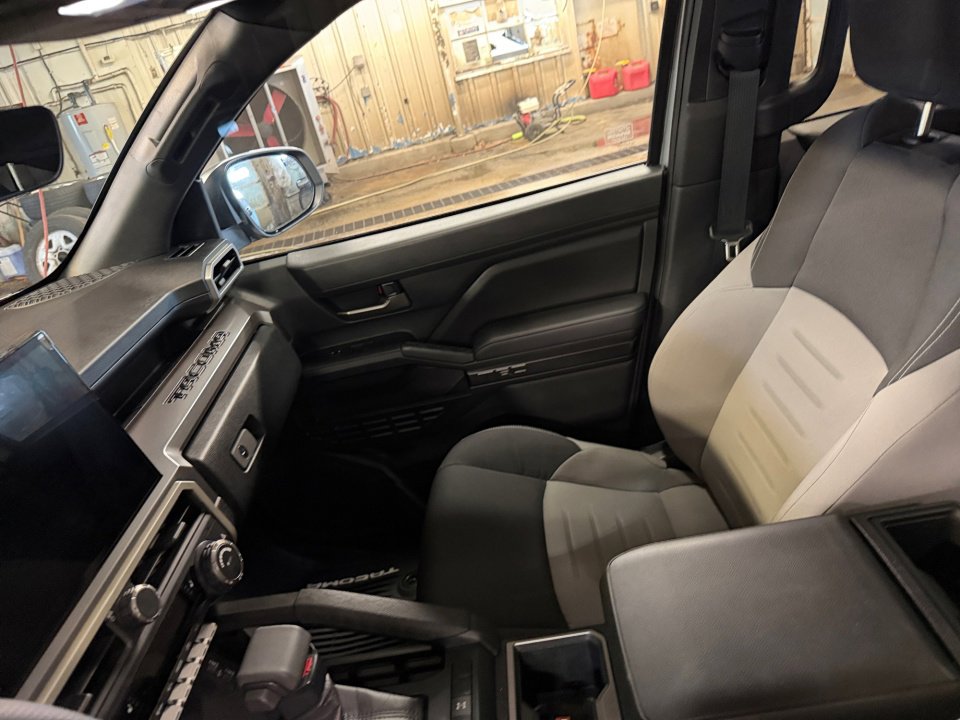 Used 2024 Toyota Tacoma TRD Off-Road image 32