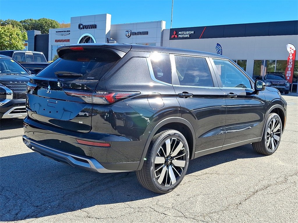 New 2025 Mitsubishi Outlander SE image 4