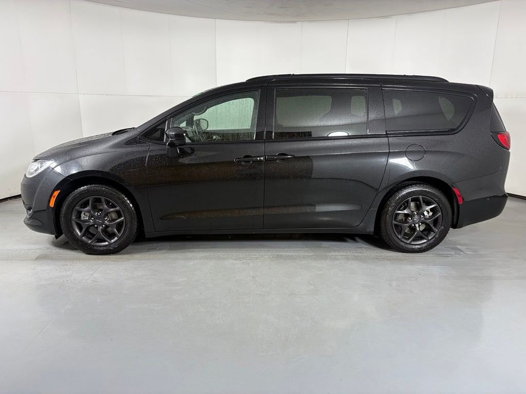 Used 2020 Chrysler Pacifica Touring-L Plus FWD image 5