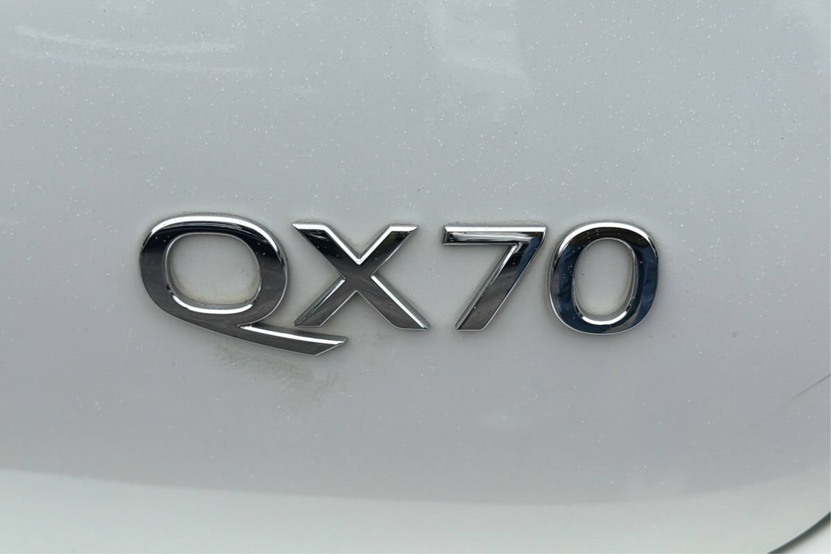 Used 2016 INFINITI QX70 2WD w/ Premium Package image 26
