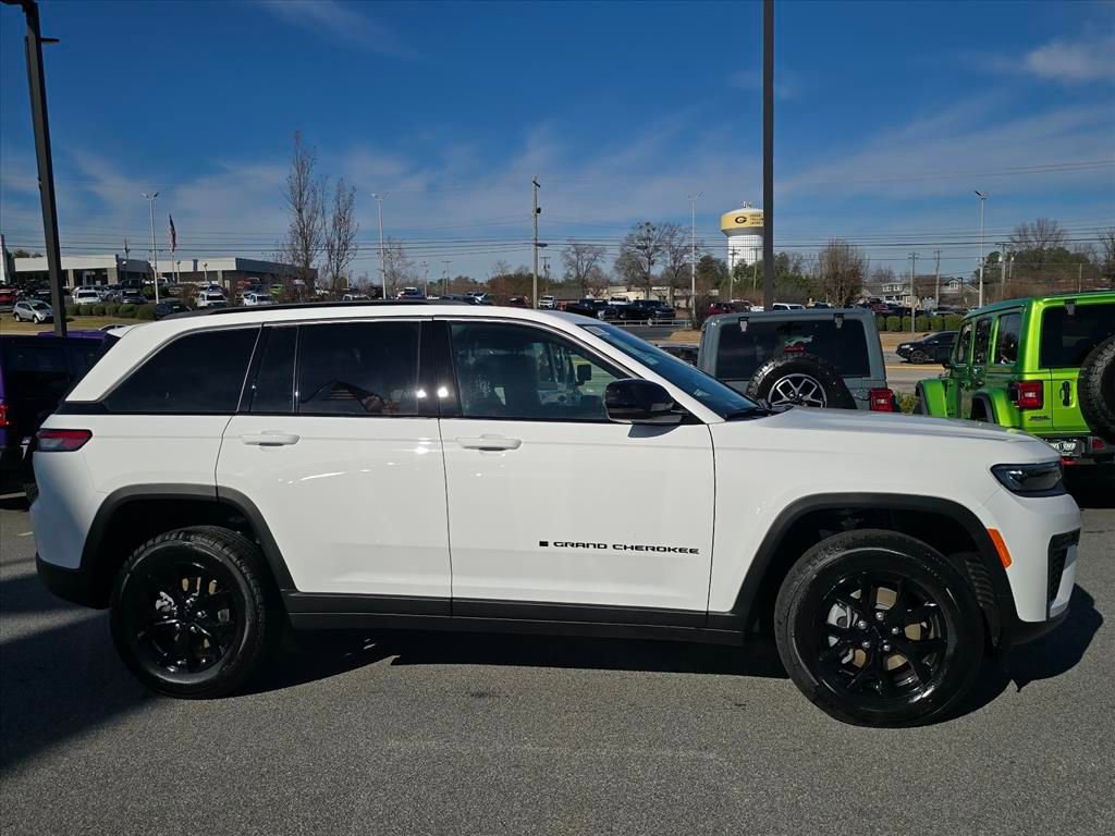 New 2026 Jeep Grand Cherokee Altitude AWD/4WD image 2
