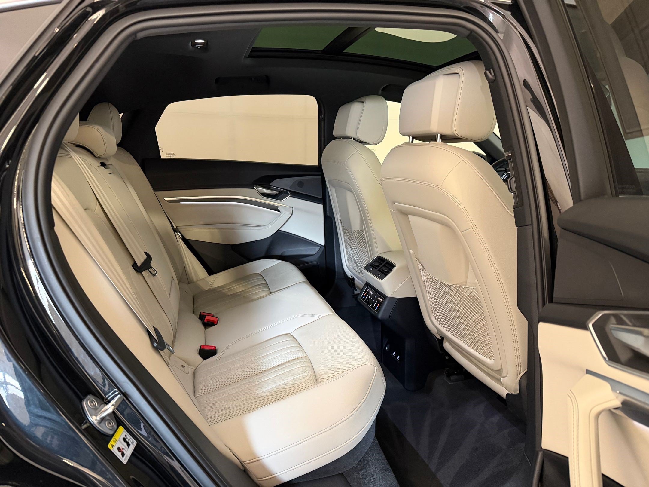 Certified 2024 Audi Q8 e-tron Premium Plus AWD/4WD image 32