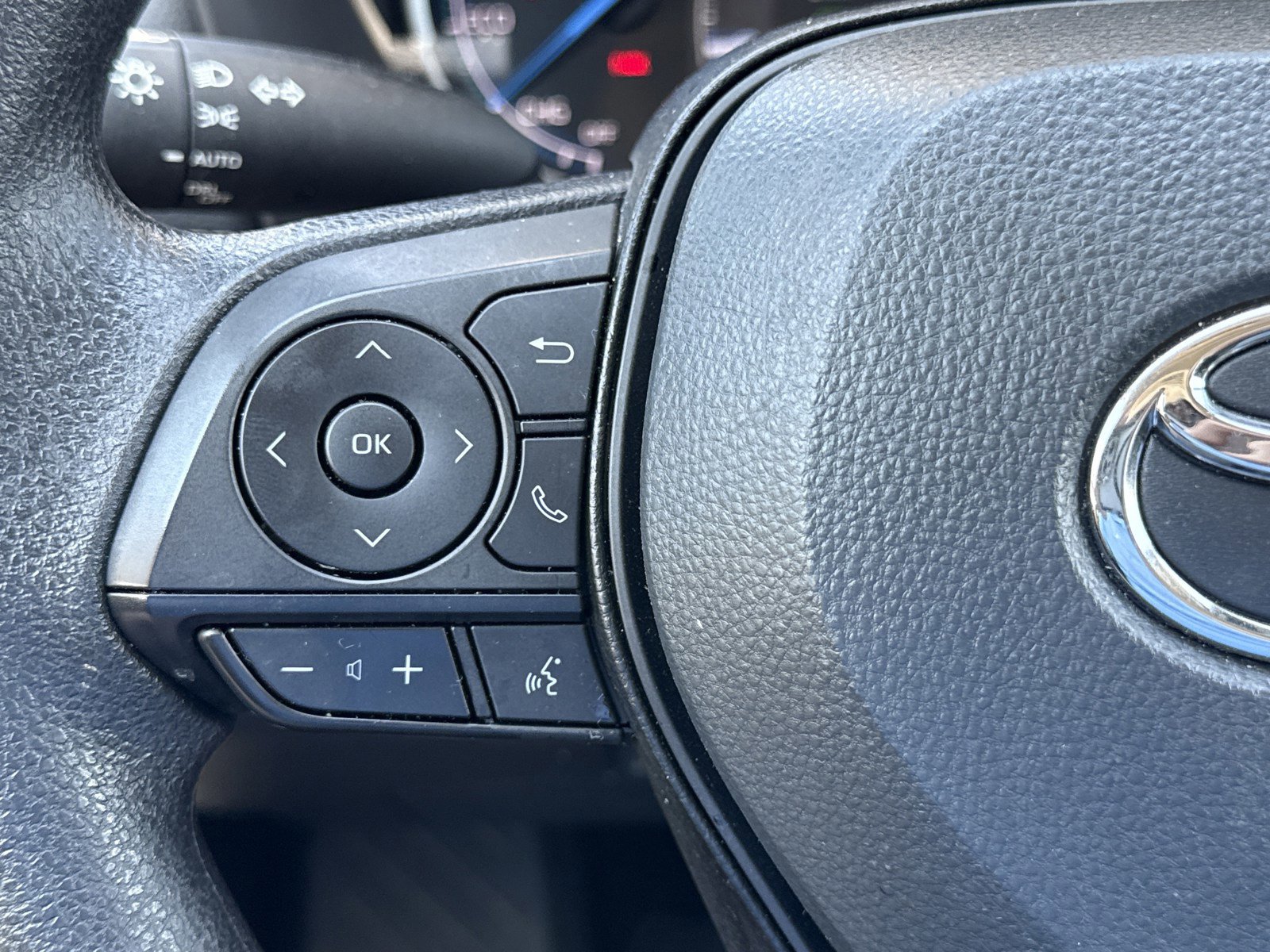 Used 2025 Toyota RAV4 XLE image 20