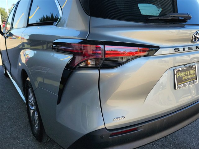 Used 2022 Toyota Sienna XLE image 11