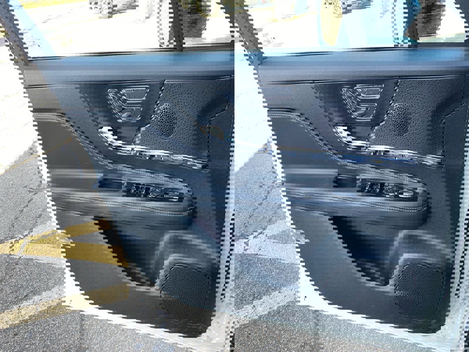 Used 2025 Lincoln Corsair Reserve image 21