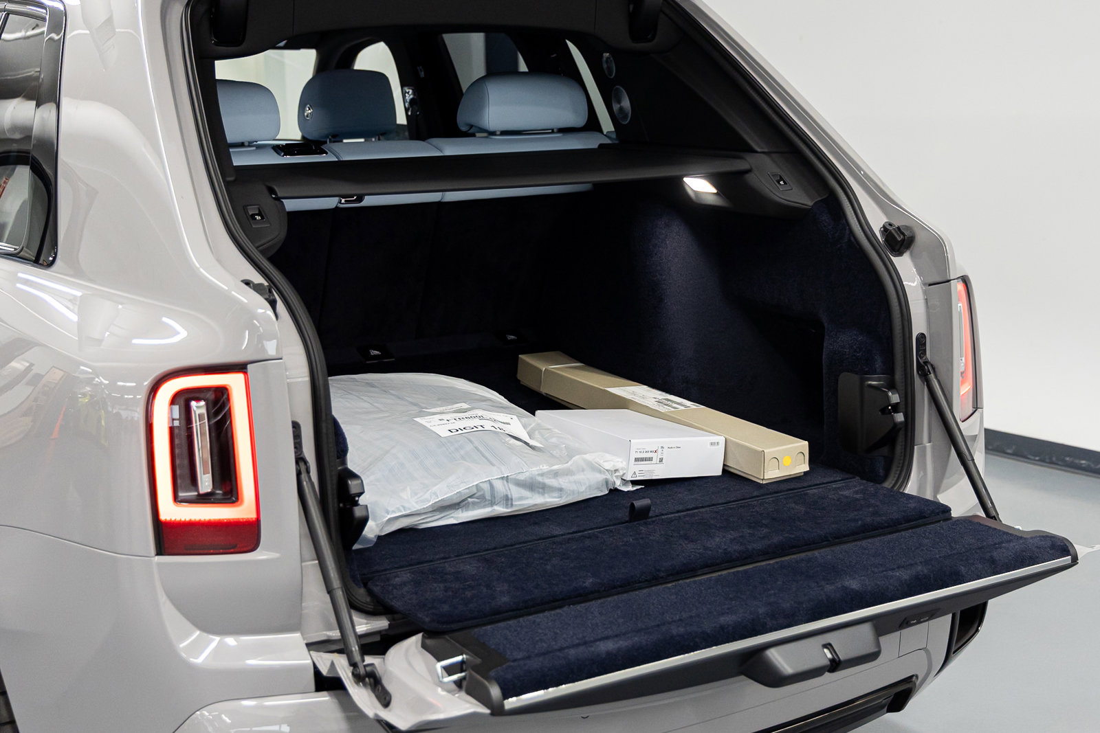 New 2026 Rolls-Royce Cullinan Black Badge image 26