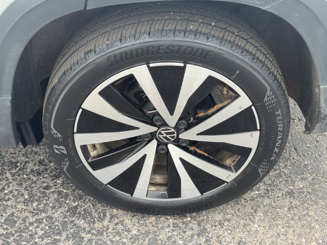 Used 2024 Volkswagen Taos SE FWD image 11