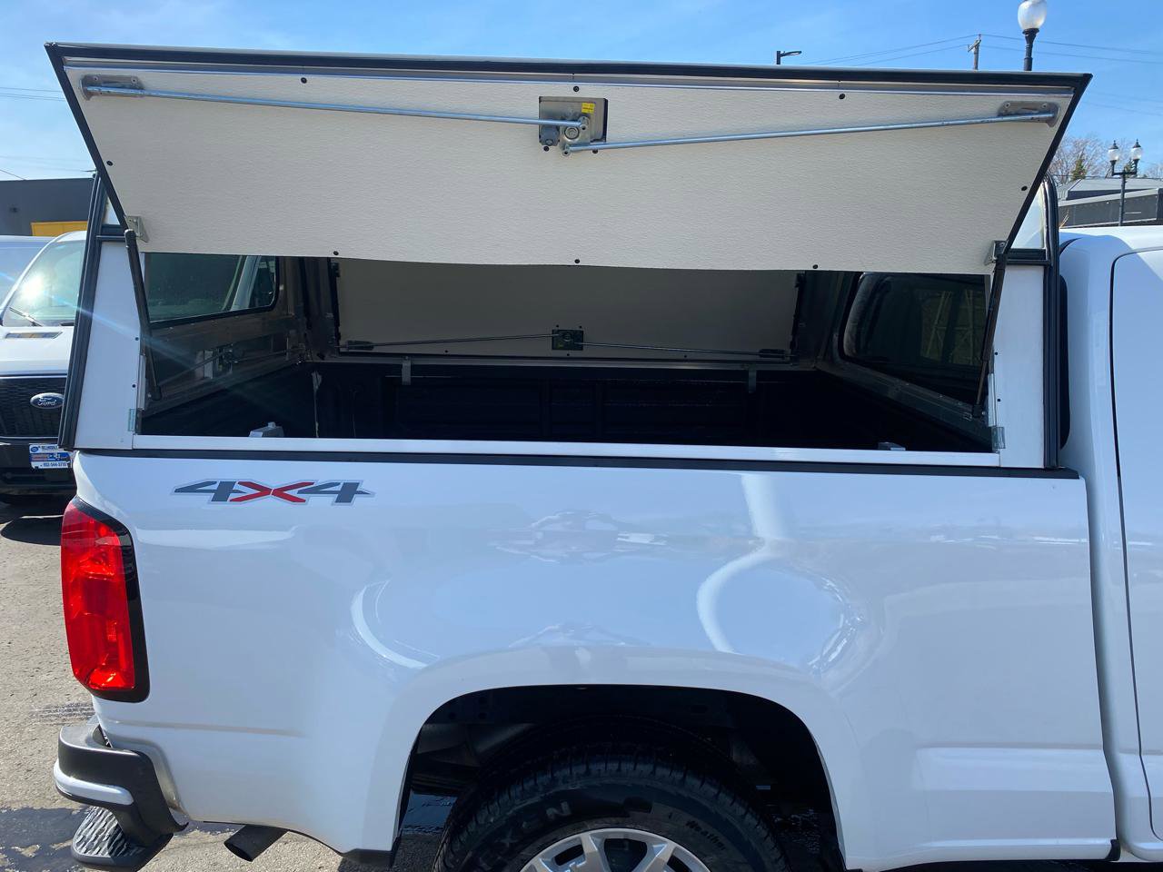 Used 2022 Chevrolet Colorado LT w/ Safety Package image 5