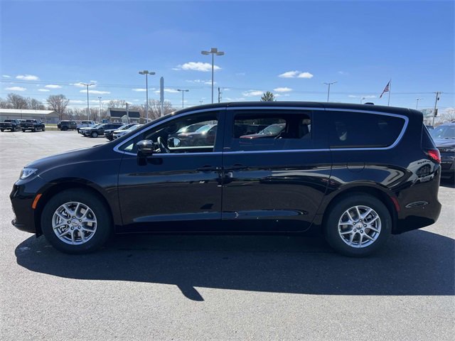 New 2025 Chrysler Pacifica Select image 6