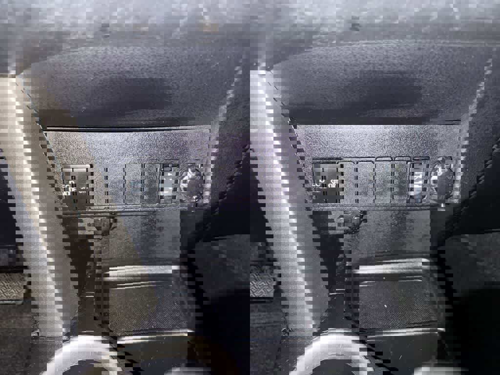 Used 2015 Toyota RAV4 LE AWD/4WD image 29