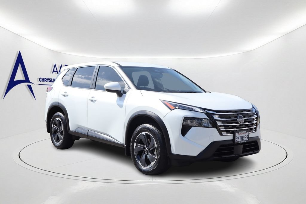 Used 2024 Nissan Rogue SV FWD image 3