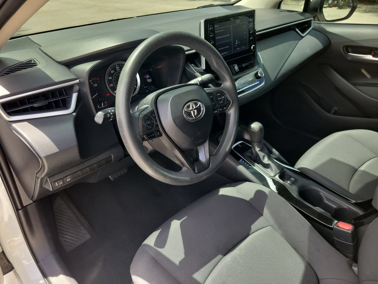 Used 2020 Toyota Corolla LE FWD image 15