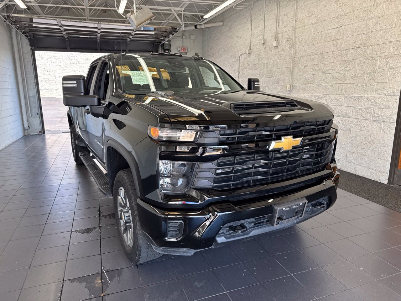 Used 2024 Chevrolet Silverado 2500 Custom w/ Custom Value Package AWD/4WD image 2